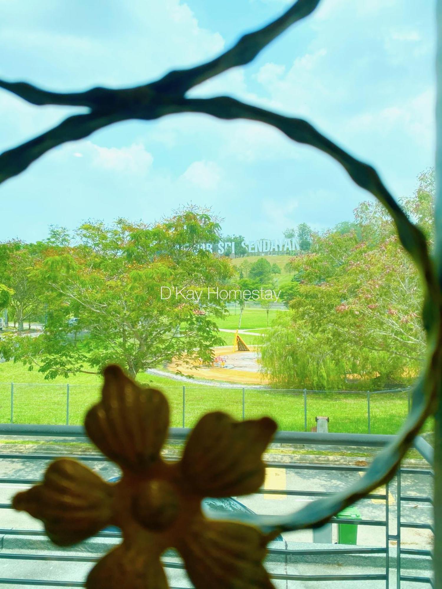 4 Bedrooms Homestay, Fully Aircond In Sendayan By D'Kay Homes I 10-15 Pax เซเรมบัน ภายนอก รูปภาพ