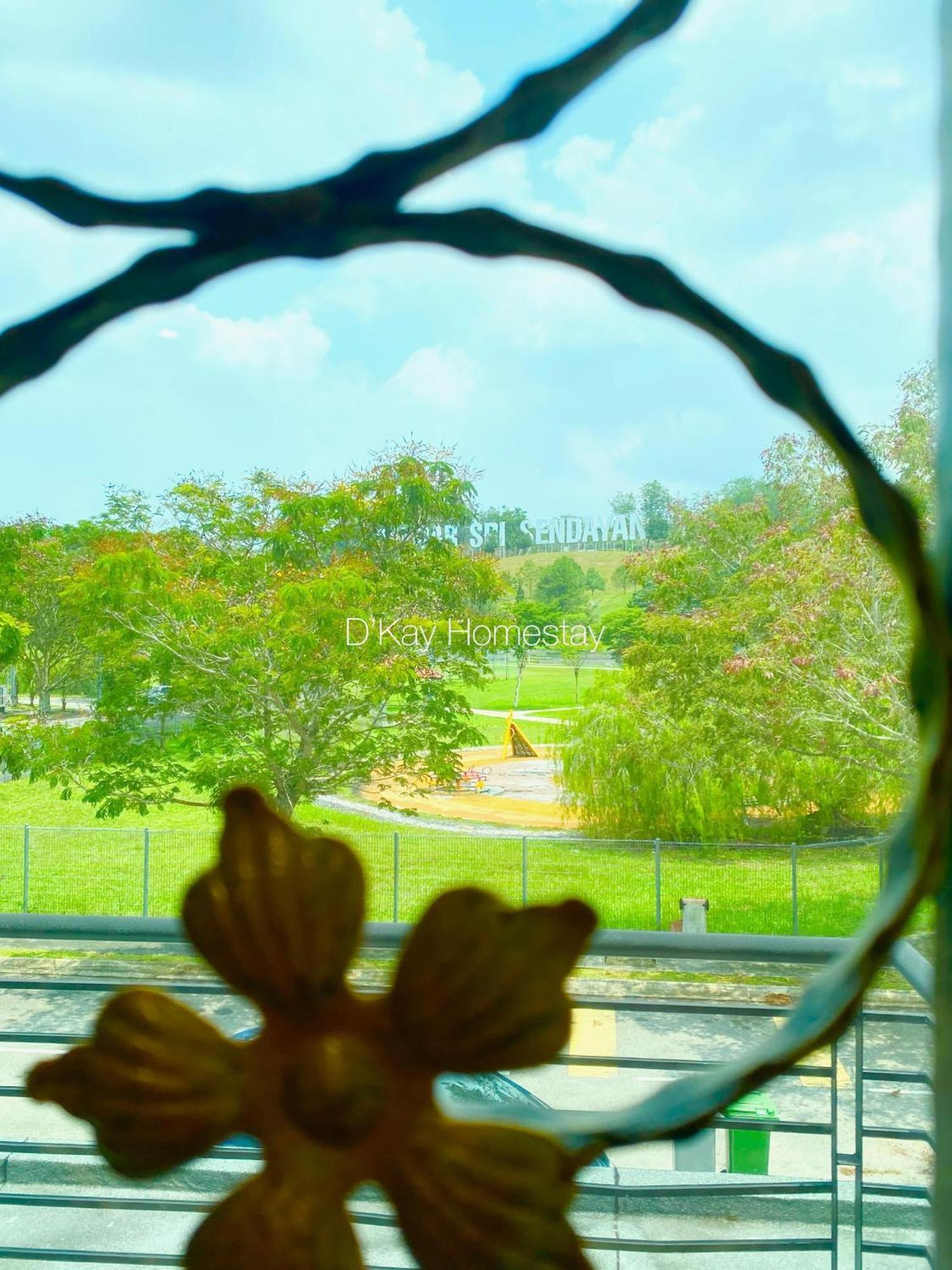 4 Bedrooms Homestay, Fully Aircond In Sendayan By D'Kay Homes I 10-15 Pax เซเรมบัน ภายนอก รูปภาพ