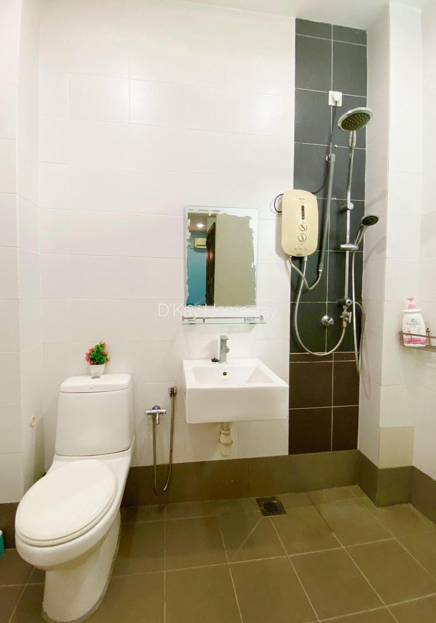 4 Bedrooms Homestay, Fully Aircond In Sendayan By D'Kay Homes I 10-15 Pax เซเรมบัน ภายนอก รูปภาพ